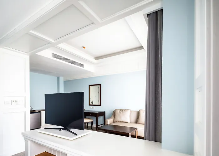 Siam Tharadol Hotel
