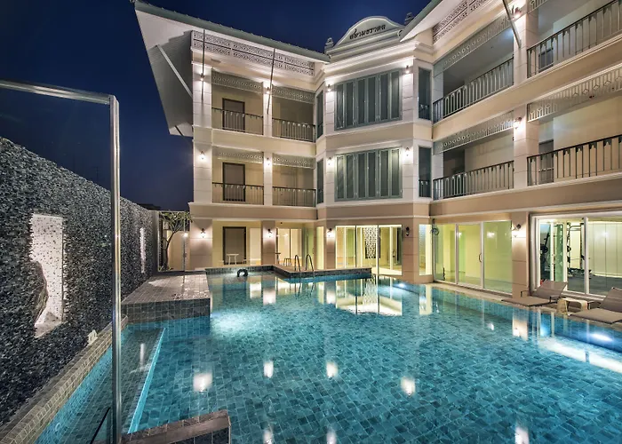 Siam Tharadol Hotel 4*