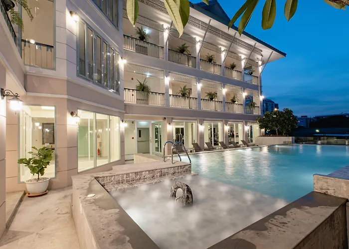 Siam Tharadol Hotel