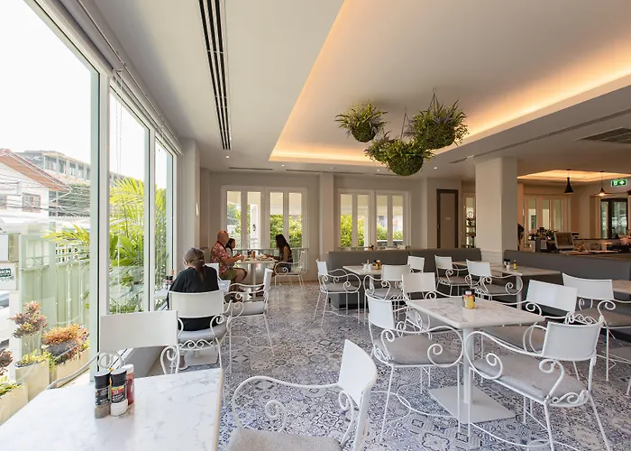 Siam Tharadol Hotel 4*