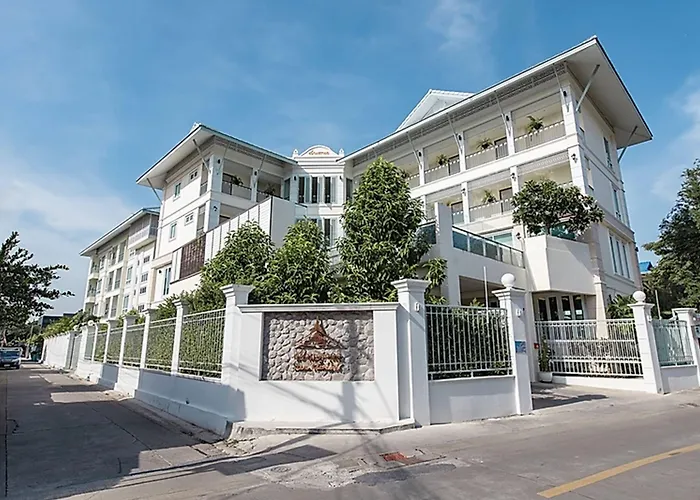 Siam Tharadol Hotel